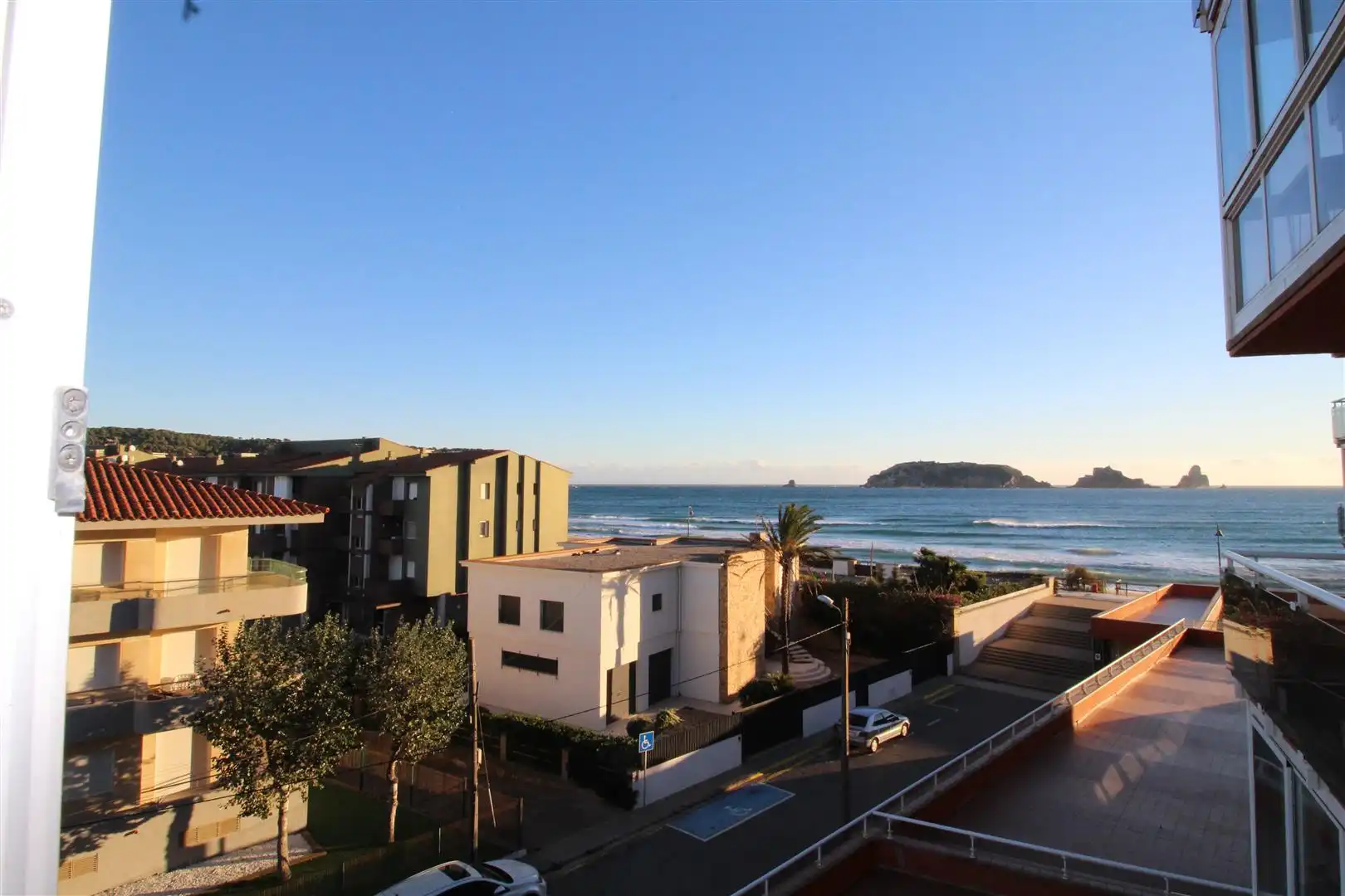 Vista exterior de Apartamento en venta en L'Estartit con Calefacción, Terraza y Amueblado