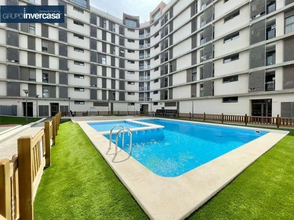 Piscina de Pis de lloguer en Quart de Poblet amb Aire condicionat, Traster i Moblat