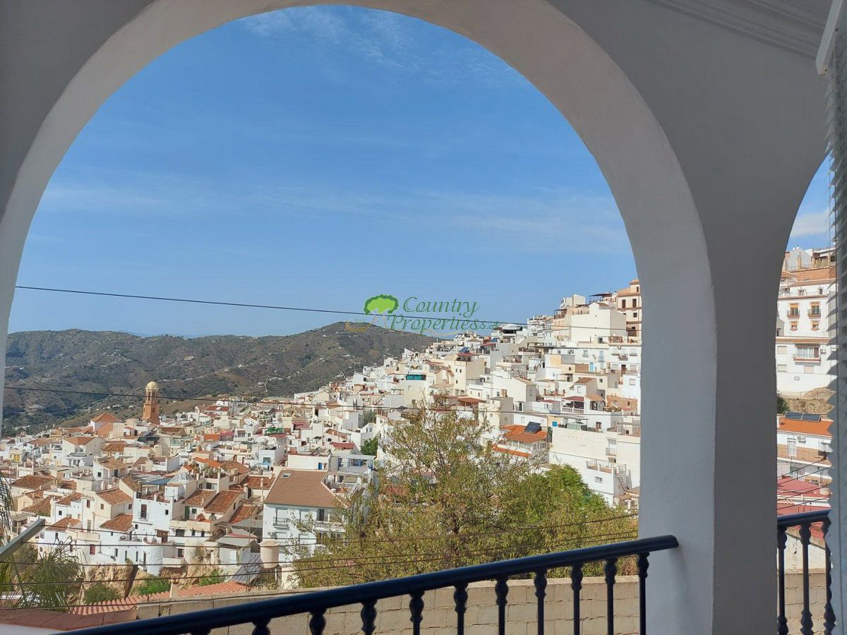 Vista exterior de Apartament en venda en Cómpeta amb Aire condicionat, Terrassa i Internet