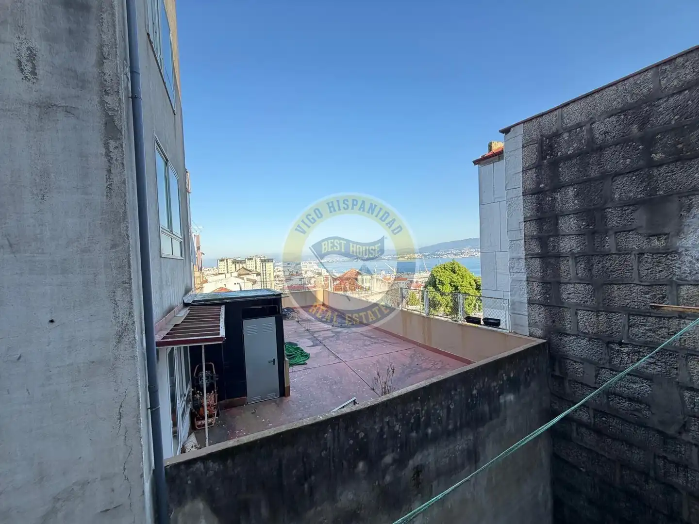 Vista exterior de Piso de alquiler en Vigo  con Calefacción, Parquet y Amueblado