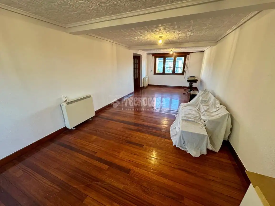 Casa adosada en venta en El Astillero