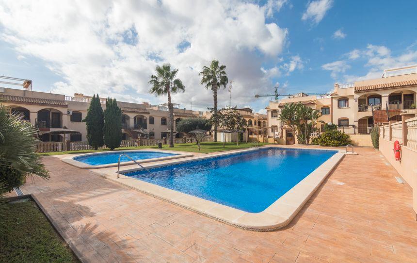 Foto 1 de Casa o xalet en venda a Avenida Asociación Victimas del Terrorismo, 43, Parque Acuático - Sector 25, Alicante