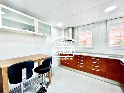 Kitchen of Flat for sale in  Lleida Capital  with Parquet flooring, Furnished and Oven