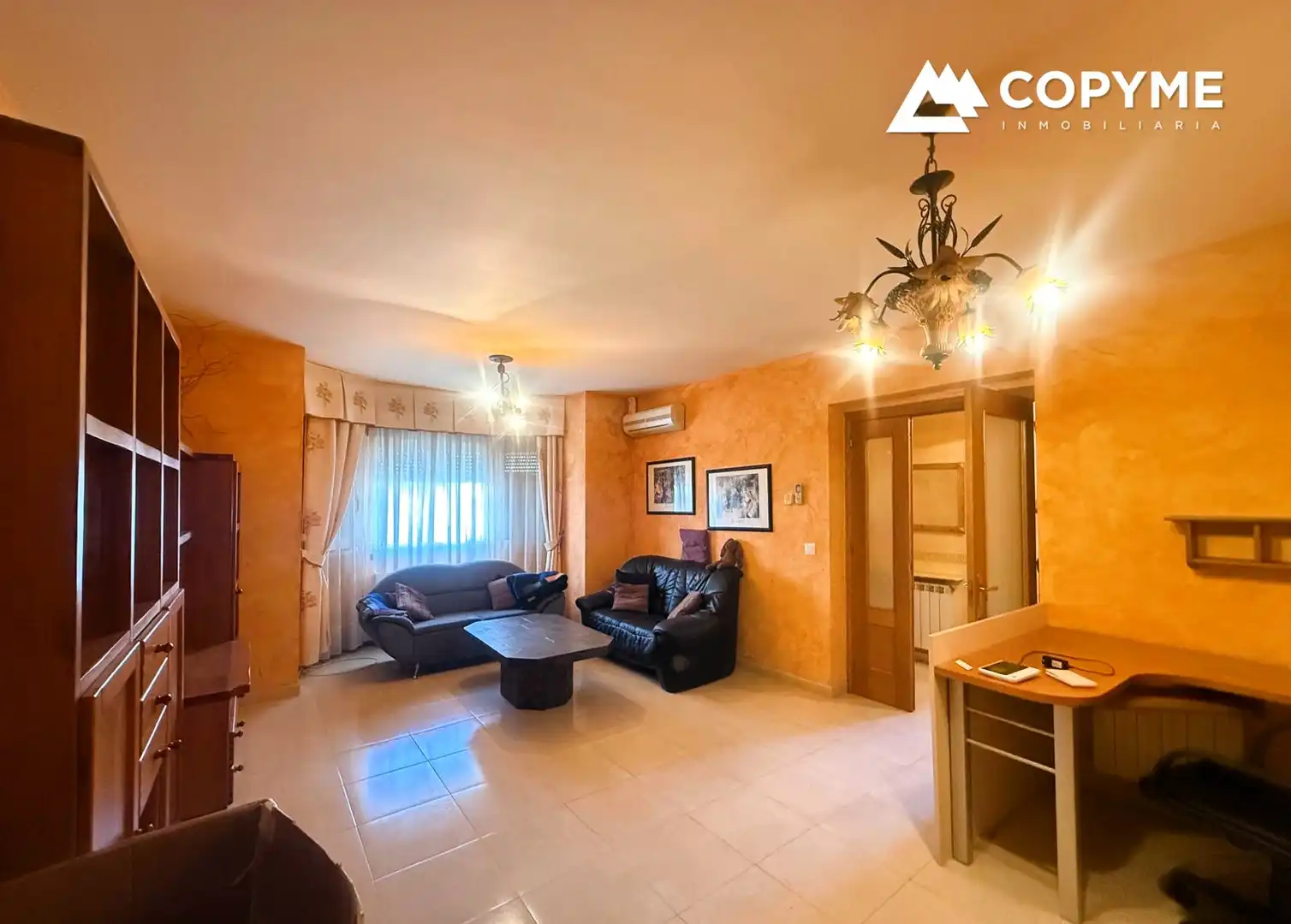Sala de estar de Casa adosada en venta en Santa Olalla con Aire acondicionado, Calefacción y Jardín privado