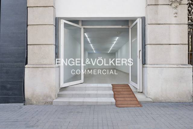 Local comercial en Alquiler en Sagrada Família