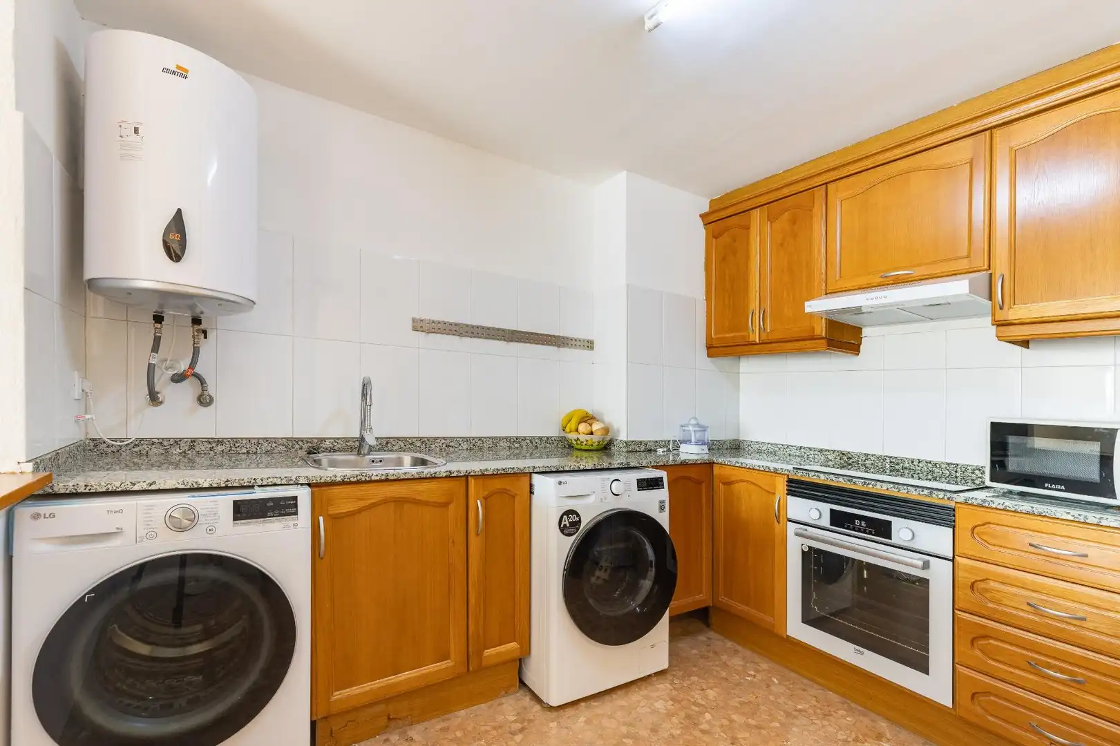 Cuina de Apartament en venda en Valencia amb Aire condicionat i Calefacció