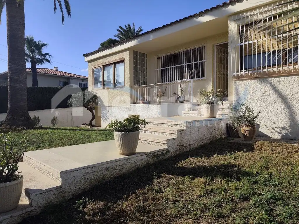 Vista exterior de Casa o chalet en venta en Benidorm con Piscina