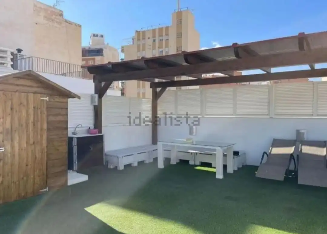 Terrassa de Pis de lloguer en Almería amb Aire condicionat i Moblat