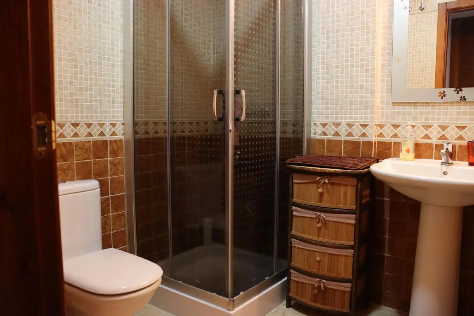 Baño de Piso en venta en Camarena de la Sierra con Calefacción, Trastero y Amueblado