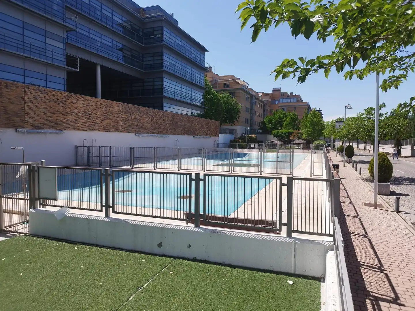 Piscina de Pis en venda en Madrid amb Aire condicionat, Calefacció i Jardí privat