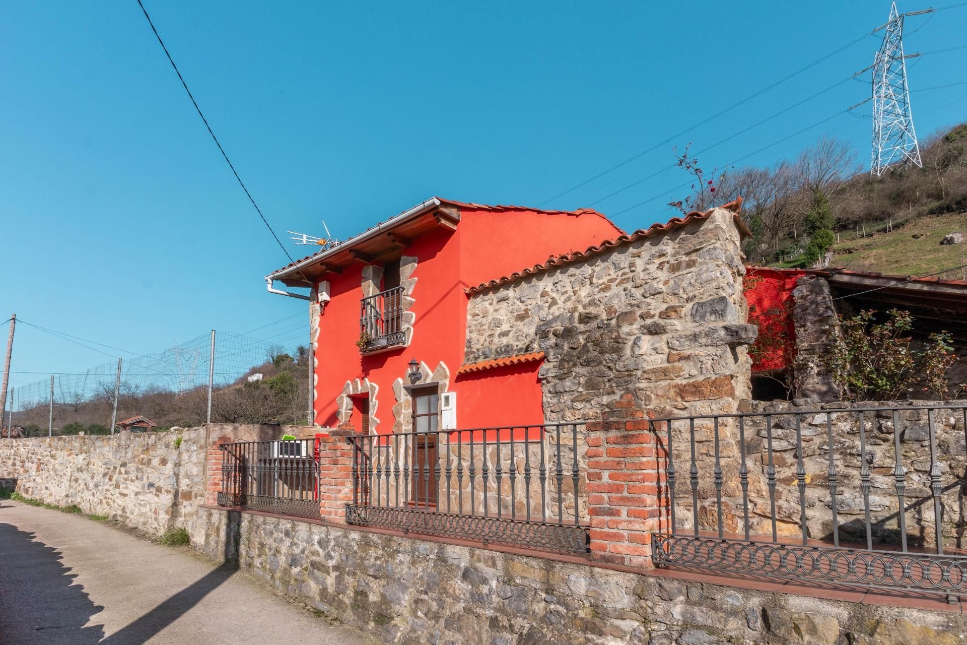 Vista exterior de Casa o chalet en venta en Lena