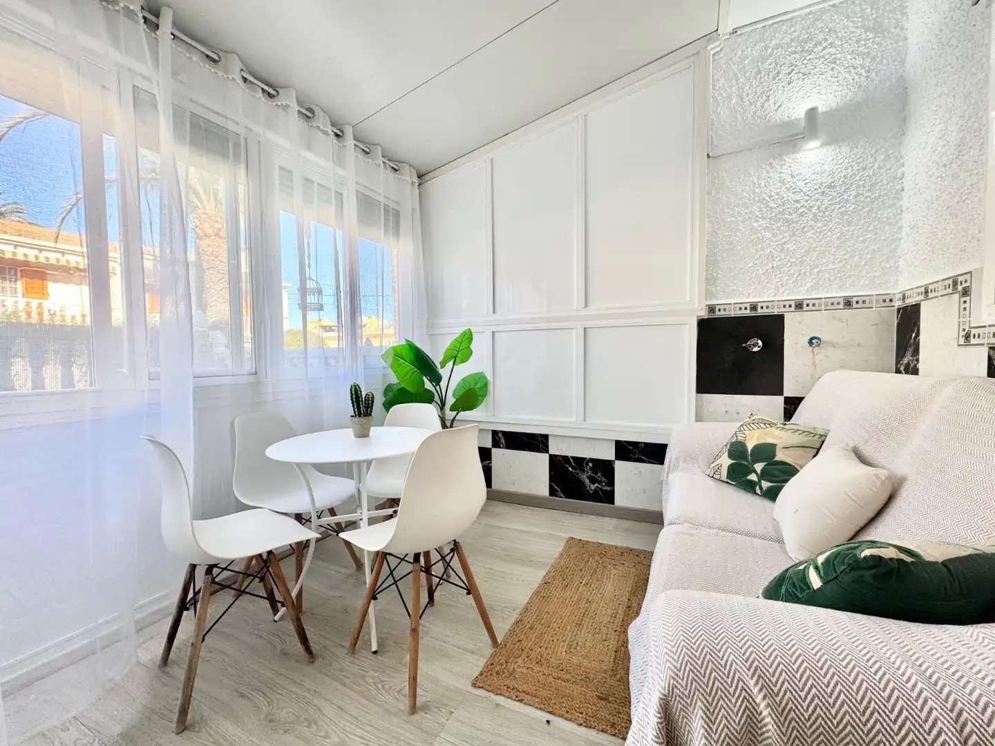 Living room of Flat for rent in Santa Pola  with Heating, Parquet flooring and Terrace