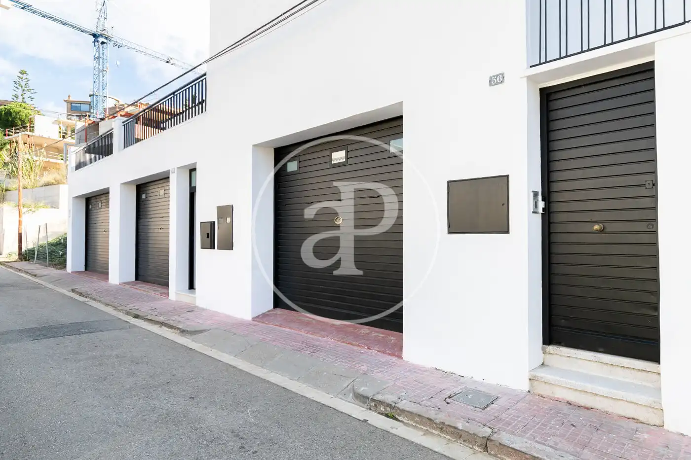 Aparcament de Casa o xalet en venda en Esplugues de Llobregat amb Calefacció, Jardí privat i Terrassa