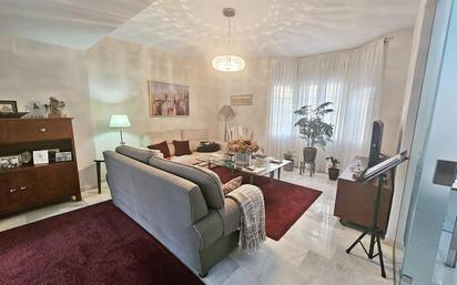 Sala d'estar de Casa adosada en venda en  Sevilla Capital amb Aire condicionat, Calefacció i Terrassa