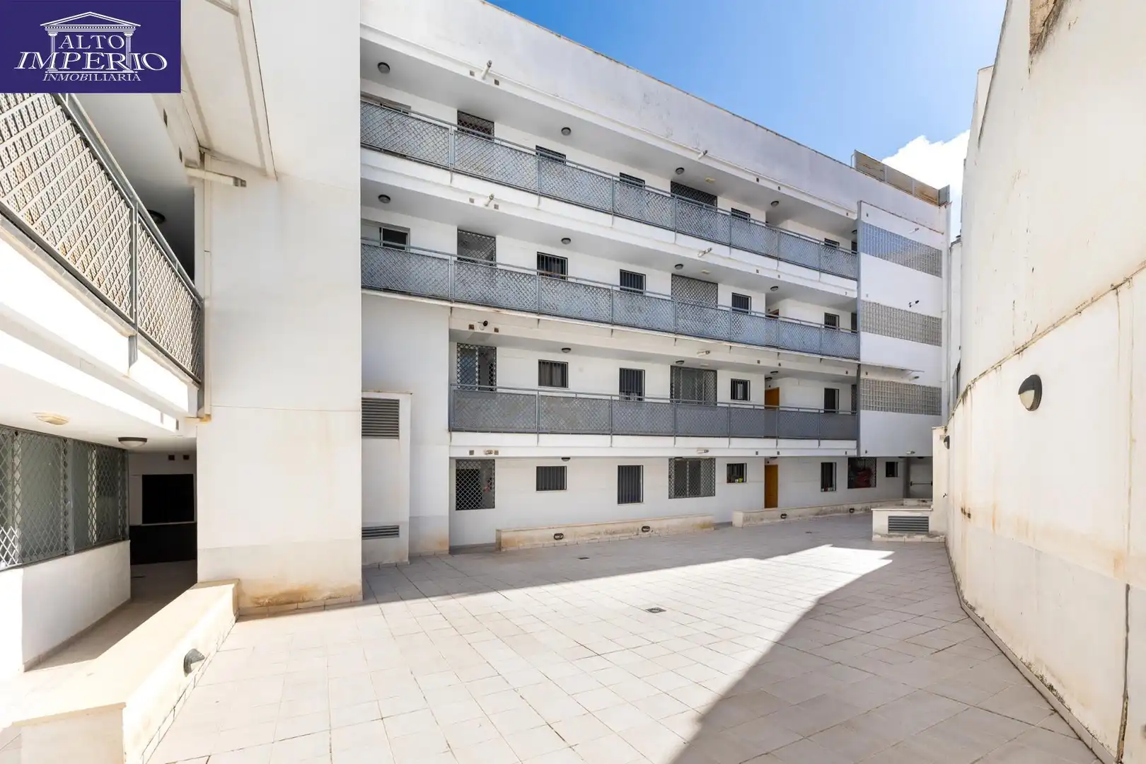 Vista exterior de Piso en venta en Granada con Aire acondicionado, Calefacción y Trastero