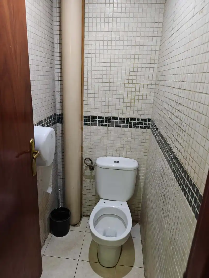 Badezimmer von Geschaftsraum zur Miete in Badalona
