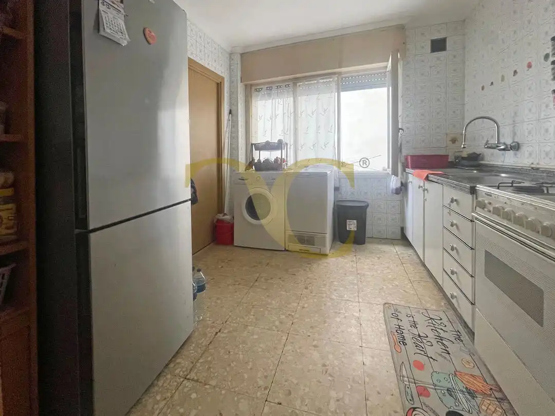 Cuina de Pis en venda en Oviedo  amb Calefacció