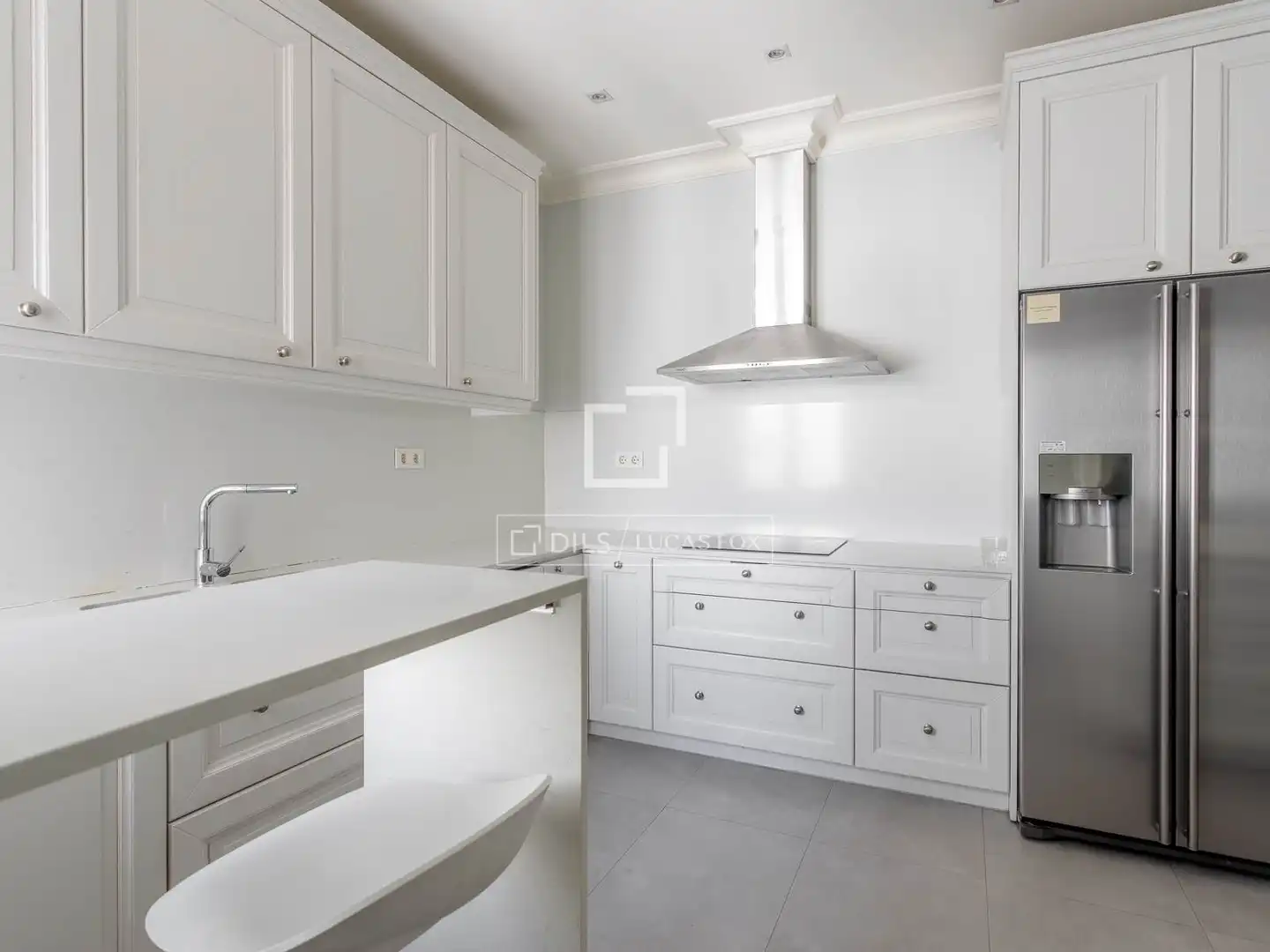Kitchen of Attic for rent in Madrid  with Air Conditioner, Heating and Parquet flooring