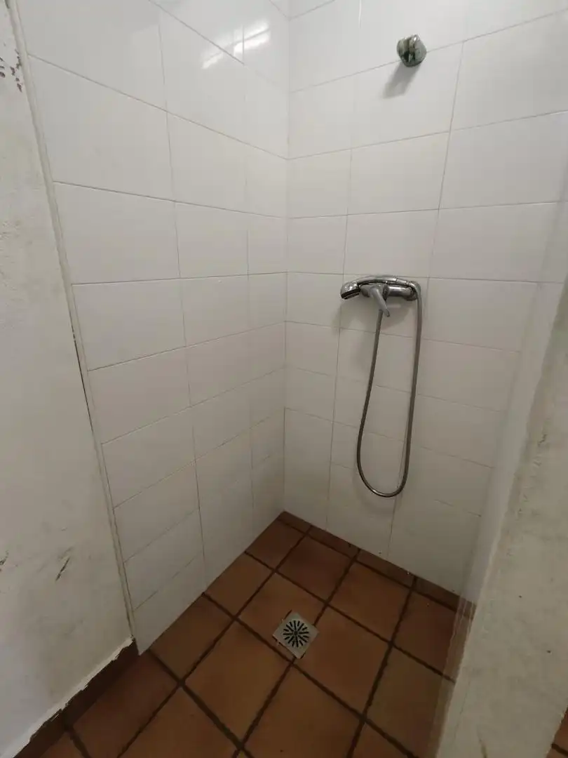 Bany de Casa adosada en venda en Barcelona amb Calefacció, Terrassa i Piscina