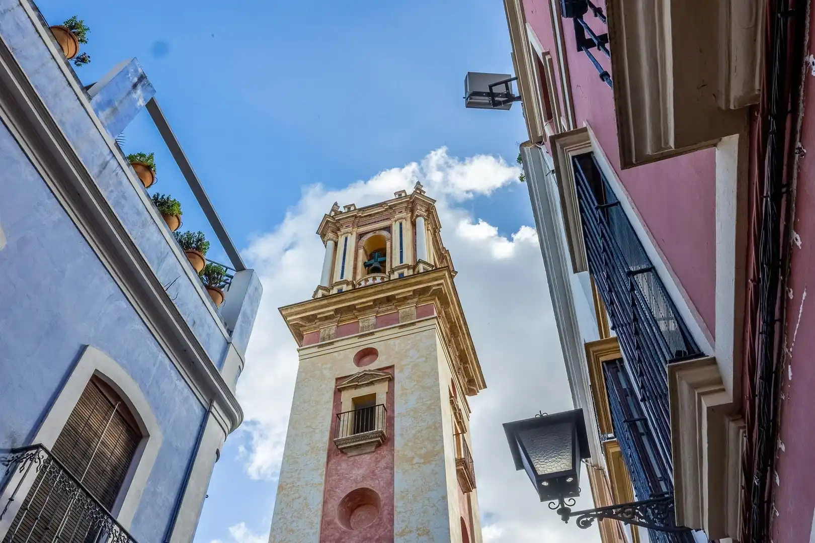 Vista exterior de Casa o xalet en venda en Sevilla amb Aire condicionat, Calefacció i Moblat