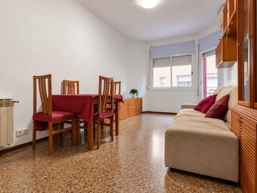 Piso con balcón en venta en Castell - Poble Vell