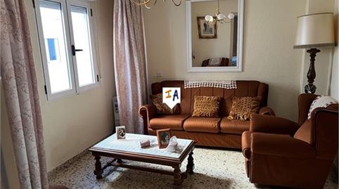 Foto 2 de Casa adosada en venta en Castillo de Locubín, Jaén
