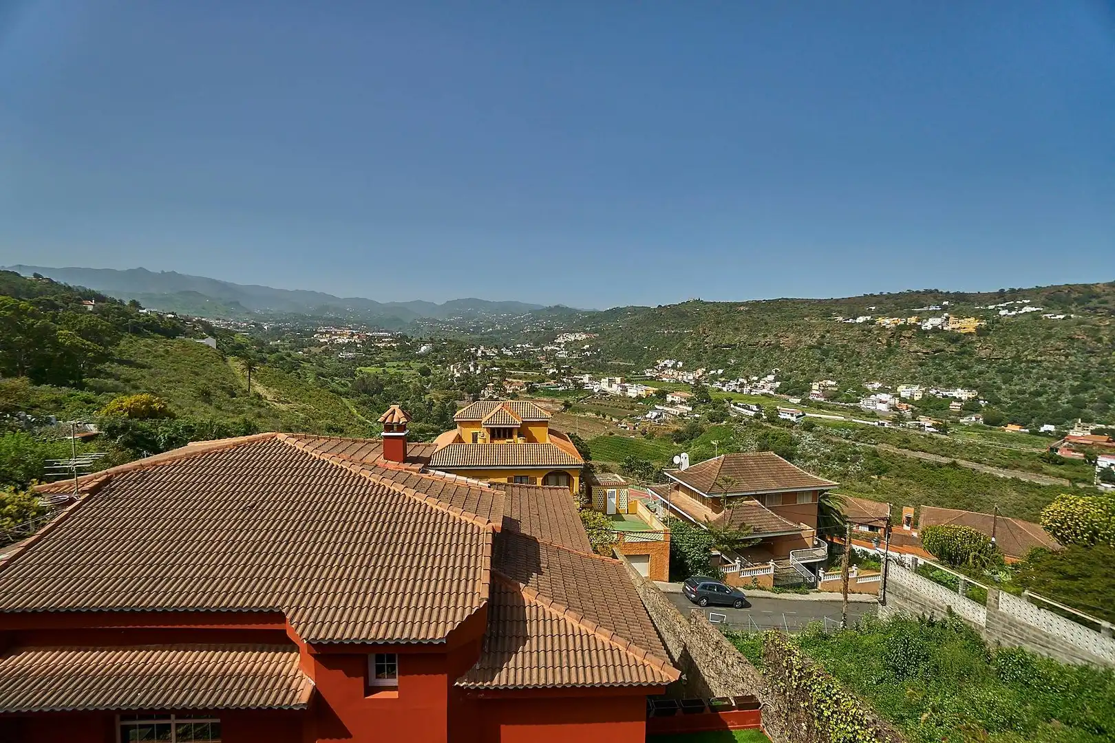 Vista exterior de Casa o xalet en venda en Santa Brígida amb Jardí privat, Terrassa i Balcó