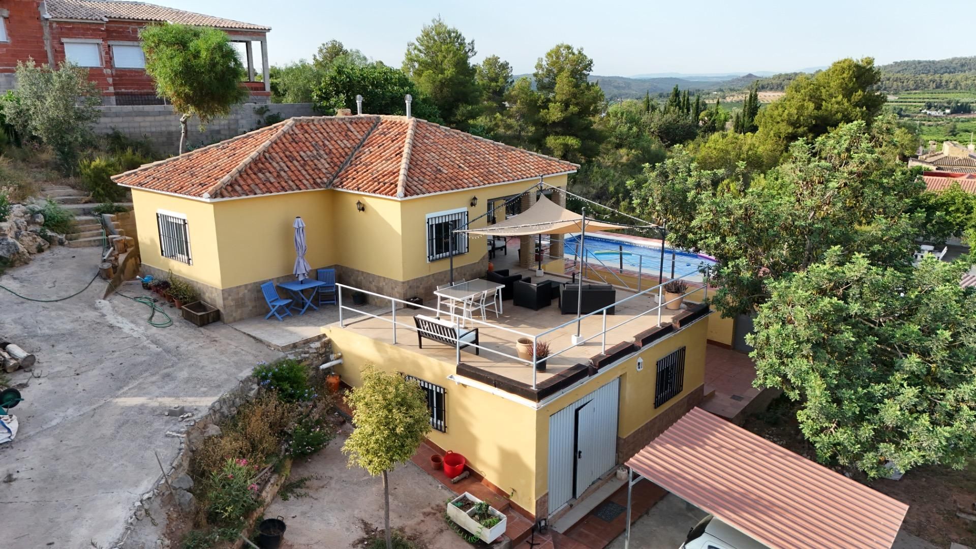 Vista exterior de Casa o xalet en venda en Pedralba amb Aire condicionat, Jardí privat i Terrassa