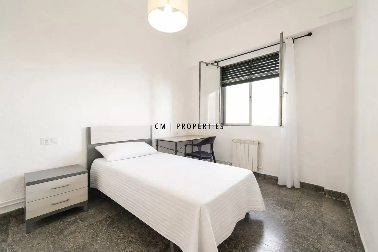Schlafzimmer von Wohnung zur Miete in Valencia mit Klimaanlage, Heizung und Terrasse
