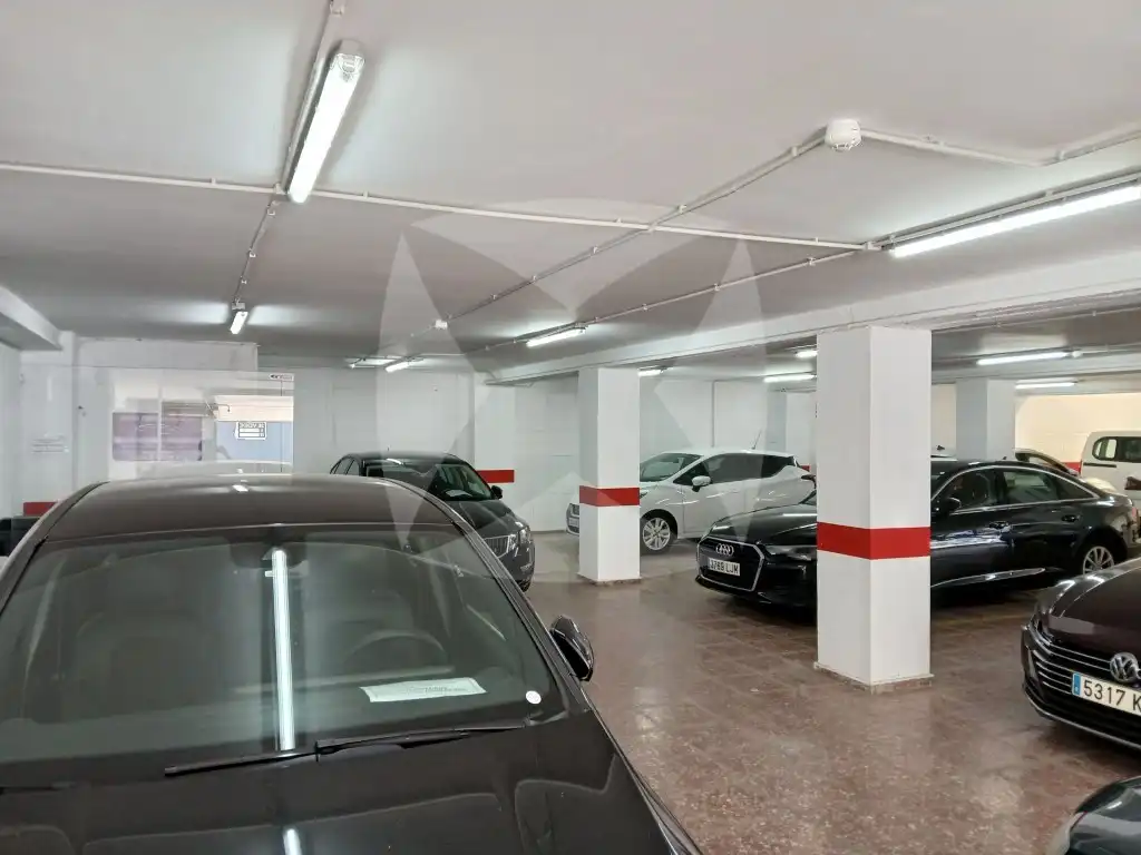 Nau industrial en venda a Calle Cocotero, Maria Auxiliadora - Barriada de Llera