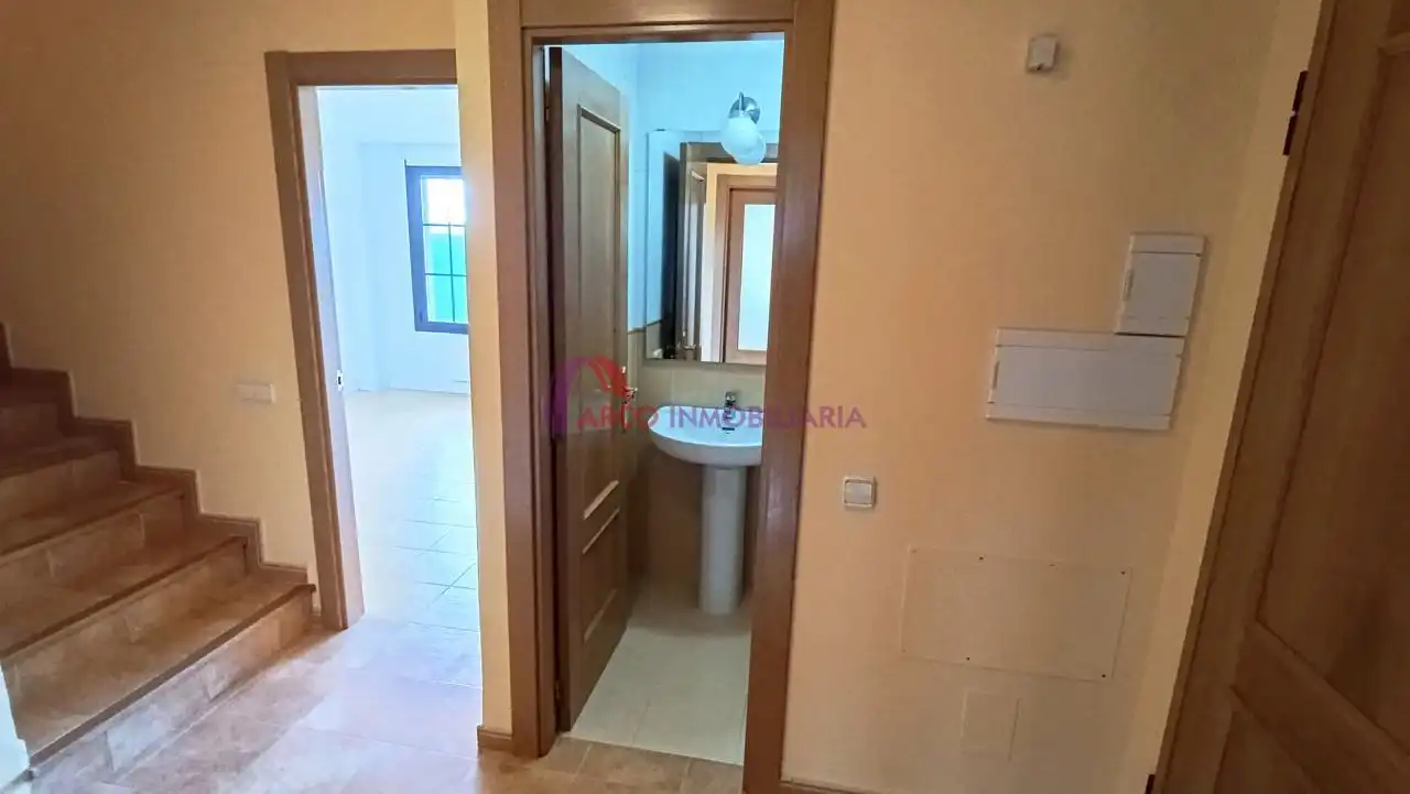Einfamilien-Reihenhaus zum Verkauf in Cardeñadijo mit Heizung, Privatgarten und Terrasse
