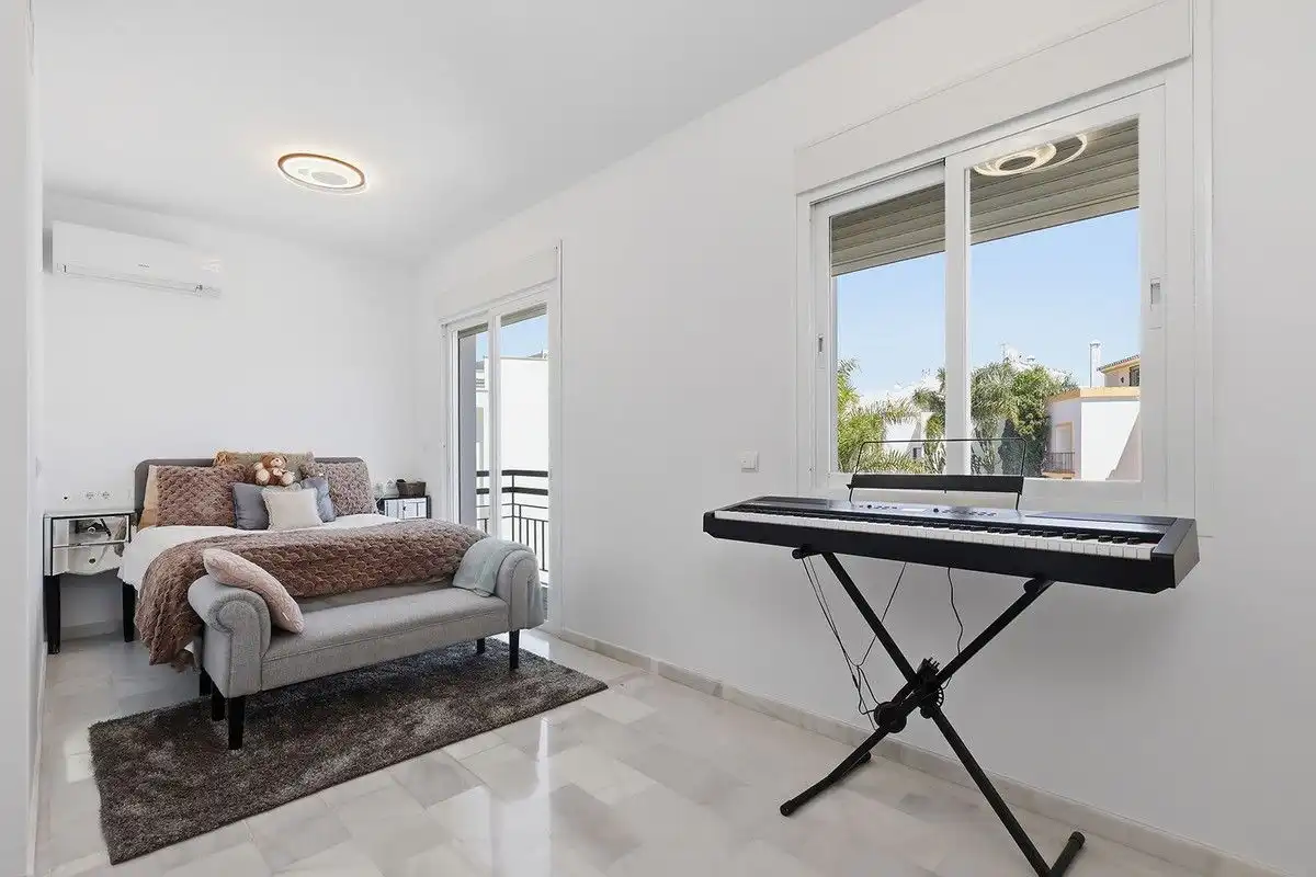 Habitación de Casa o chalet en venta en Estepona con Terraza, Piscina y Balcón