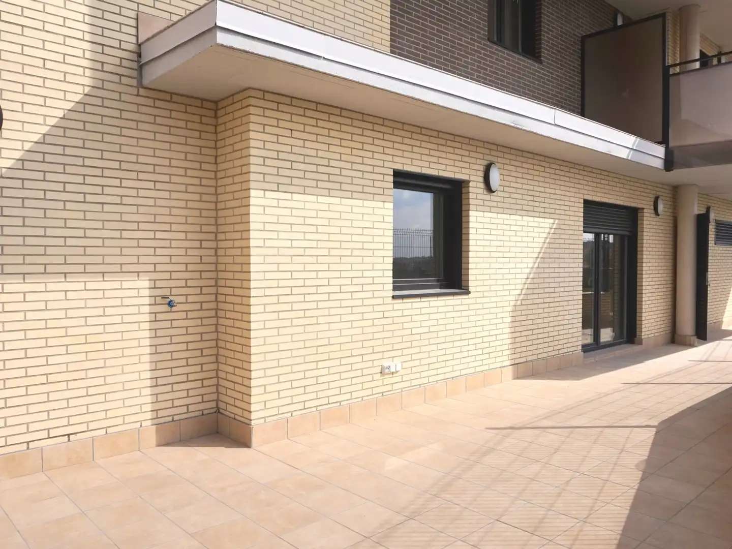 Außenansicht von Wohnung zur Miete in Colmenar Viejo mit Terrasse, Abstellraum und Schwimmbad