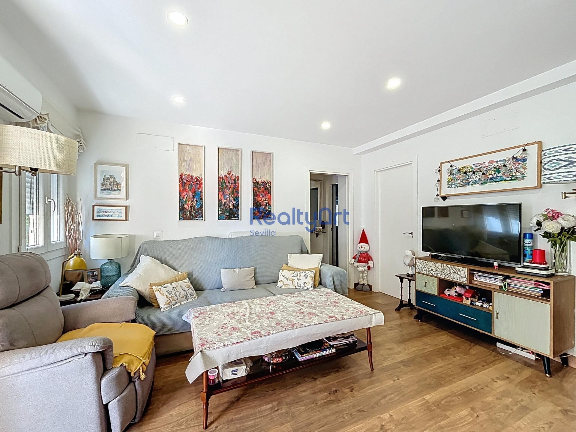 Living room of Flat for sale in  Sevilla Capital  with Air Conditioner, Heating and Terrace