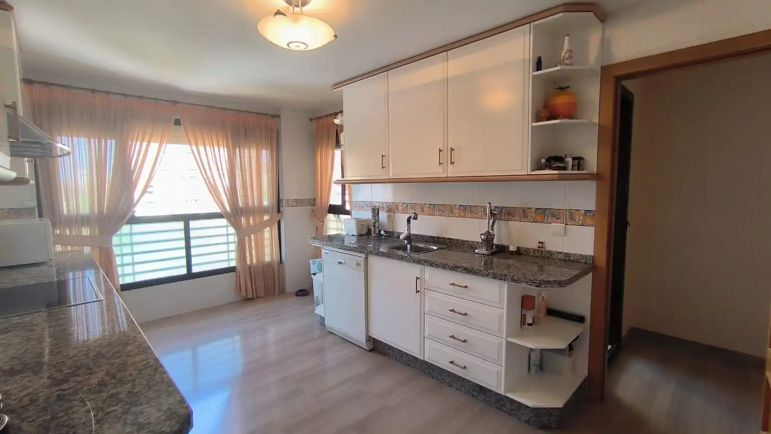 Cuina de Apartament en venda en Benidorm amb Aire condicionat, Calefacció i Terrassa