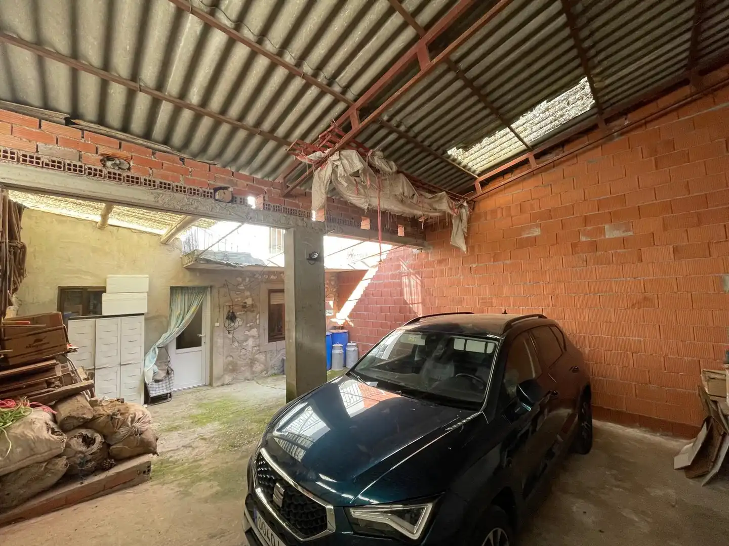 Parking de Finca rústica en venta en Cogeces del Monte con Calefacción, Terraza y Trastero