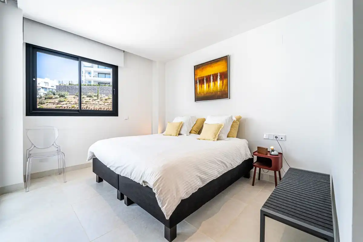 Habitación de Apartamento en venta en Fuengirola con Aire acondicionado, Trastero y Piscina comunitaria