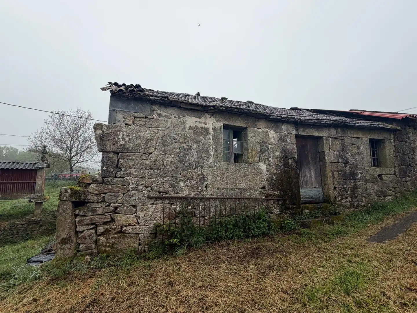 Vista exterior de Casa adosada en venda en Piñor amb Balcó