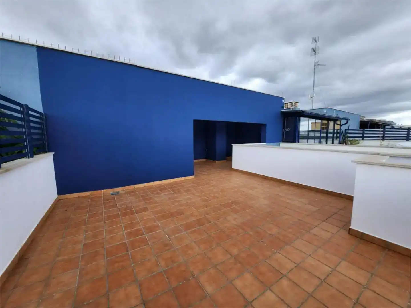 Terrasse von Wohnung zur Miete in Estepona mit Klimaanlage, Abstellraum und Schwimmbad