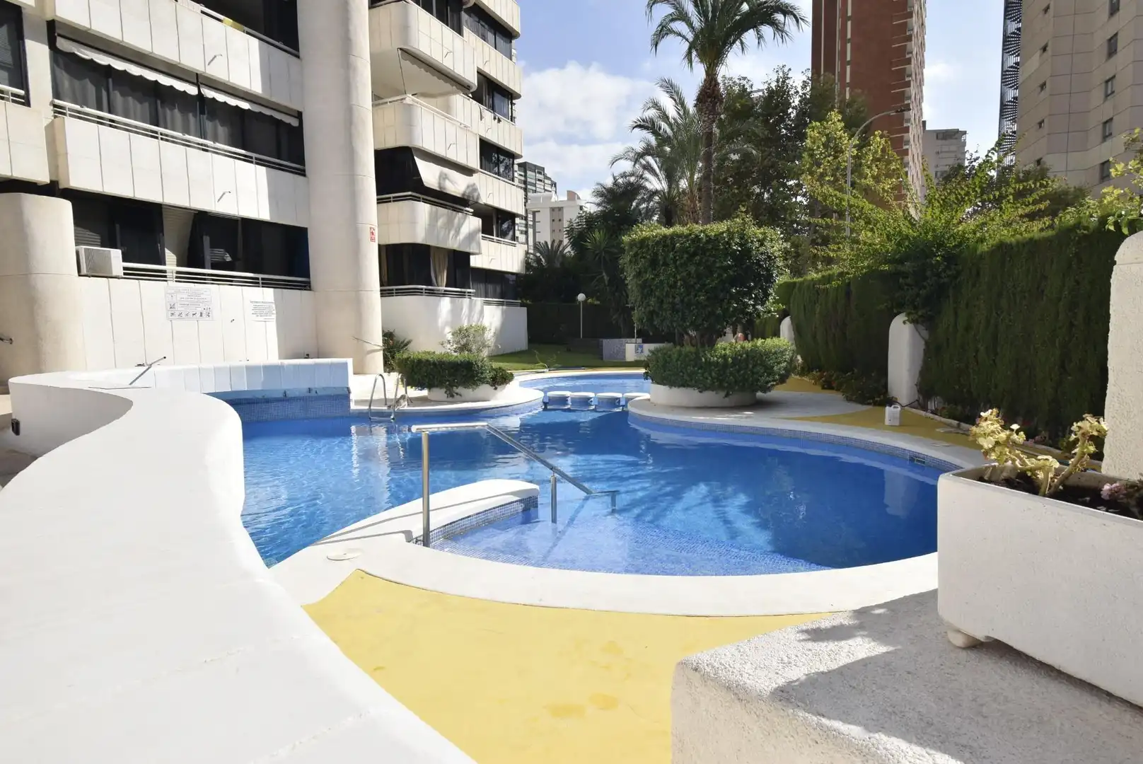 Piscina de Apartamento en venta en Benidorm con Amueblado y Piscina comunitaria