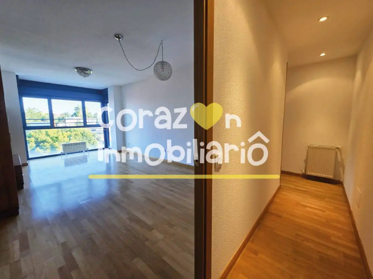 Living room of Flat for sale in Madrid  with Heating, Parquet flooring and Storage room