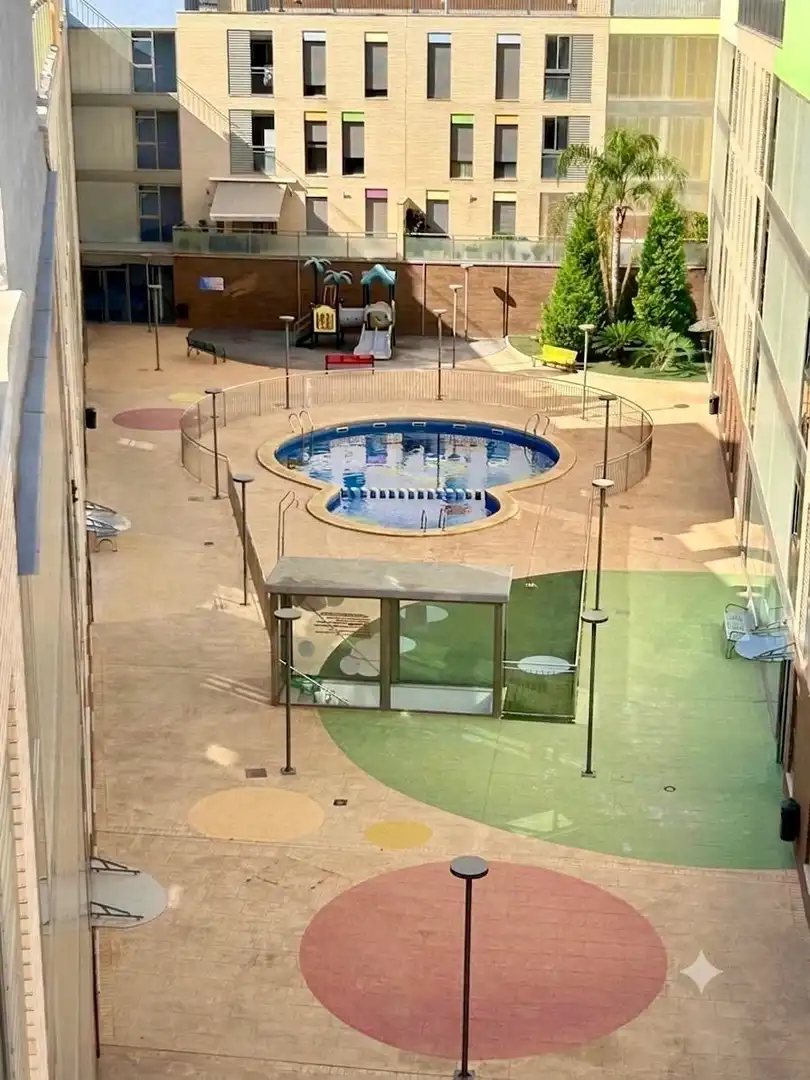 Piscina de Pis en venda en Totana amb Aire condicionat, Calefacció i Jardí privat
