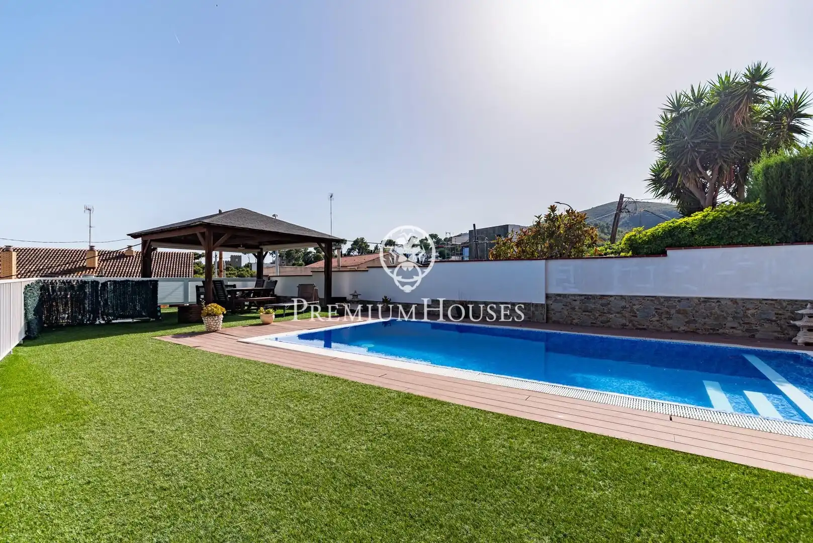 Piscina de Casa adosada en venda en Castelldefels amb Aire condicionat, Calefacció i Jardí privat