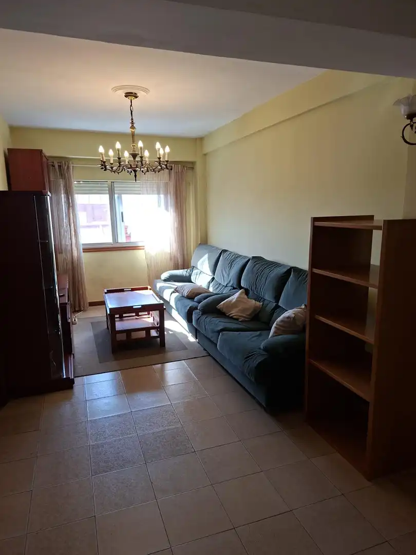 Sala de estar de Piso de alquiler en Vigo  con Calefacción, Parquet y Amueblado