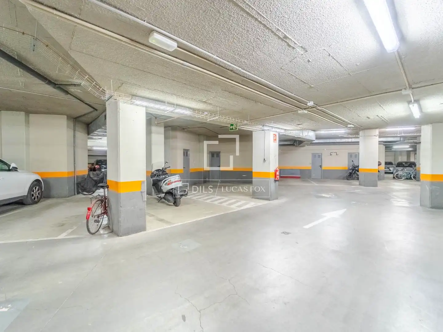 Parking de Piso en venta en Valencia con Aire acondicionado, Calefacción y Jardín privado