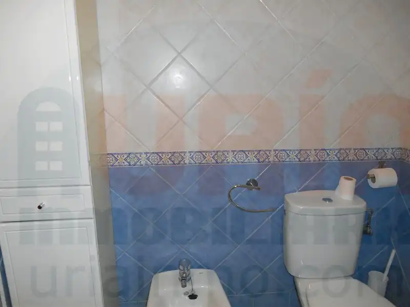 Baño de Piso en venta en Oviedo  con Calefacción, Trastero y Amueblado