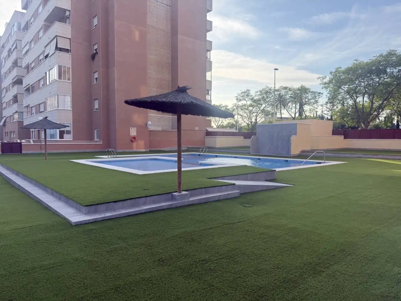 Piscina de Dúplex en venta en Elche / Elx con Aire acondicionado, Terraza y Trastero