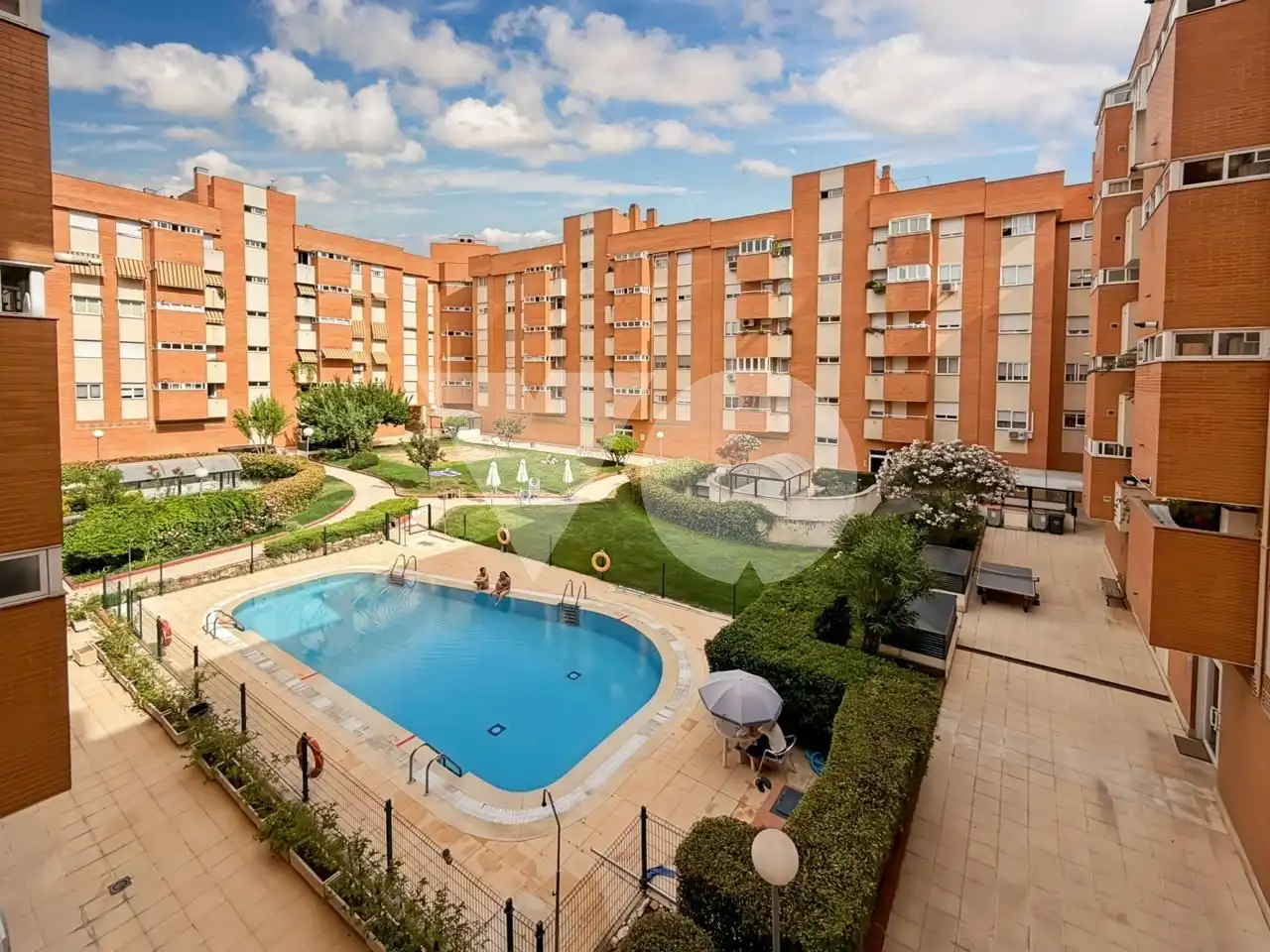 Piscina de Piso en venta en Madrid con Calefacción, Parquet y Terraza