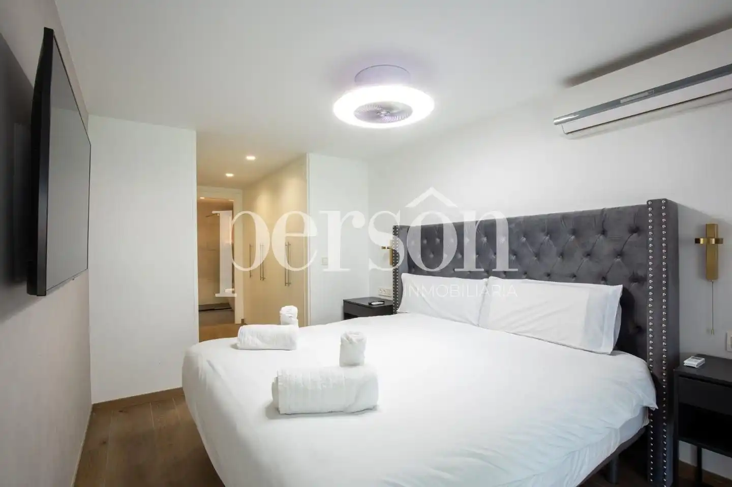 Schlafzimmer von Erdgeschoss zur Miete in Valencia mit Klimaanlage, Terrasse und Schwimmbad