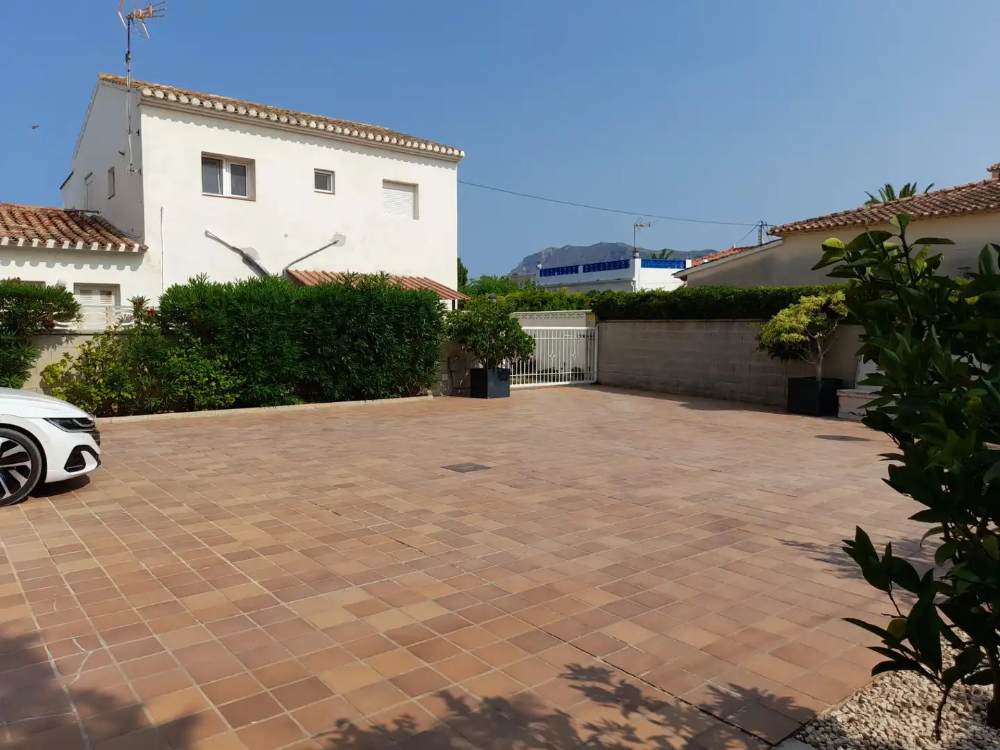 Vista exterior de Casa o xalet en venda en Dénia amb Aire condicionat, Calefacció i Jardí privat